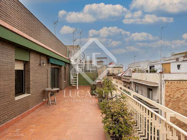 72m² penthouse with 125m² terrace for sale in Gràcia