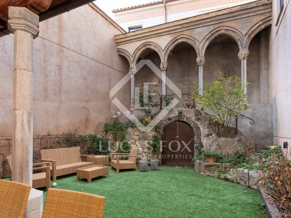 336m² apartment with 107m² garden for sale in Barri Vell