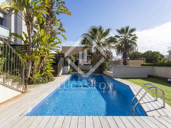 224m² house / villa with 25m² terrace for sale in Sitges Town