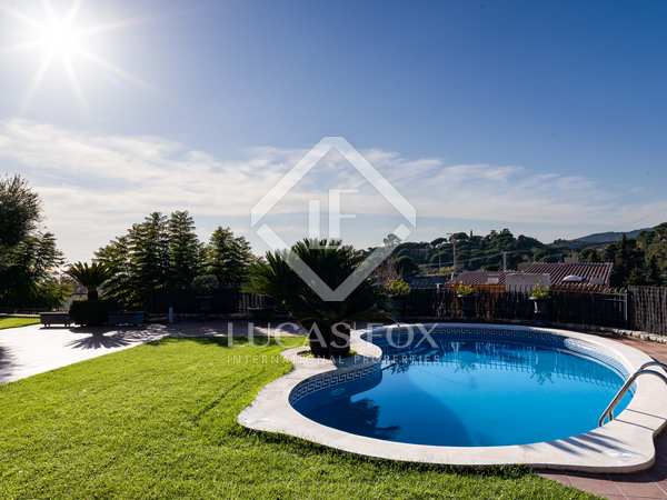 339m² house / villa with 496m² garden for sale in Caldes d'Estrac