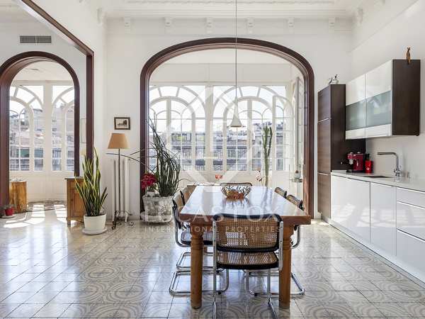 200m² apartment with 10m² terrace for rent in Eixample Right