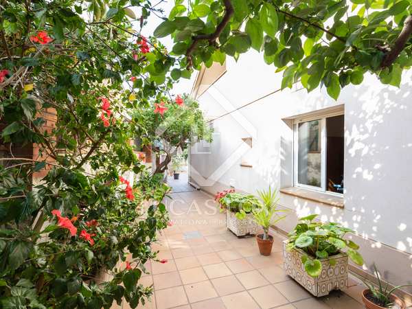282m² house / villa with 393m² garden for sale in Esplugues
