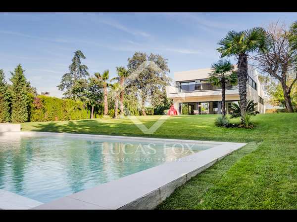 Casa / villa de 1,276m² con 1,600m² de jardín en venta en La Moraleja