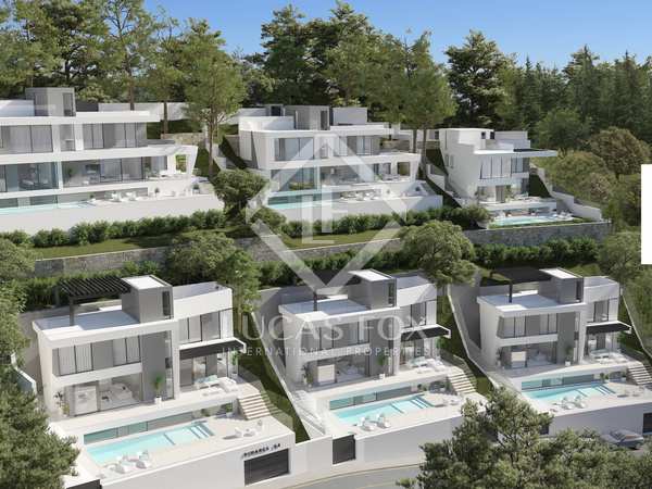 704m² house / villa with 140m² terrace for sale in East Málaga
