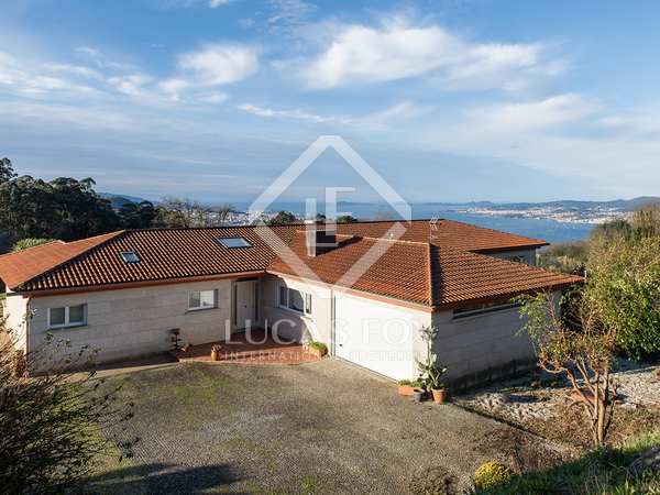 352m² house / villa for sale in Vigo, Galicia