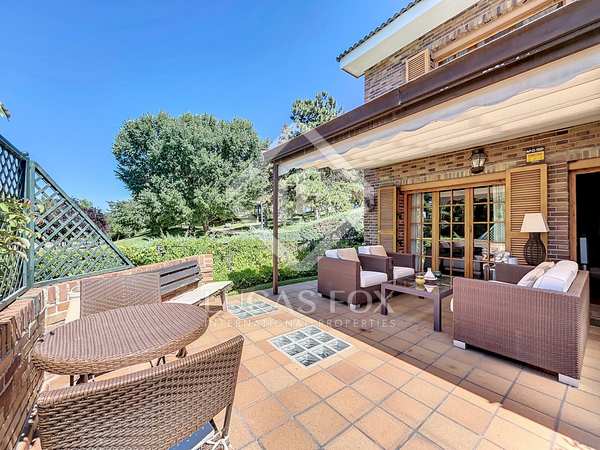 Maison / villa de 200m² a vendre à La Moraleja avec 28m² terrasse