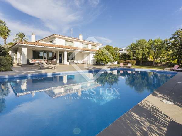 436m² house / villa with 1,105m² garden for sale in Terramar