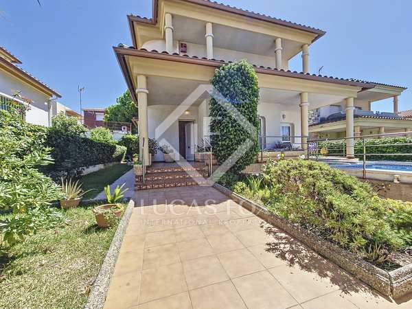 165m² house / villa with 200m² garden for sale in Cubelles