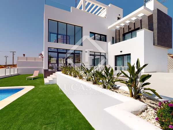 Casa / Villa de 210m² en venta en Finestrat, Alicante