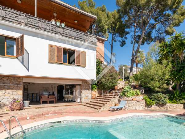 333m² haus / villa mit 490m² garten zum Verkauf in Montmar