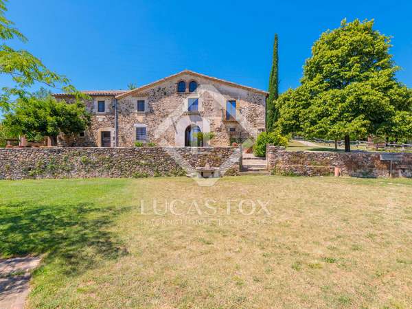 958m² country house for sale in El Gironés, Girona