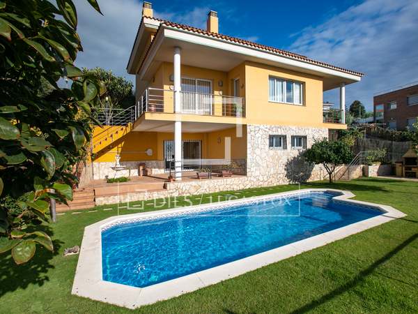 Casa / Vila de 370m&sup2; with 18m&sup2; terra&ccedil;o &agrave; venda em Canet de Mar