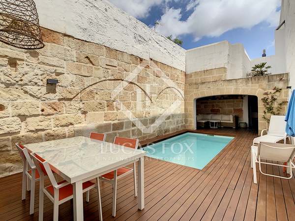 216m² house / villa with 60m² garden for sale in Ciutadella