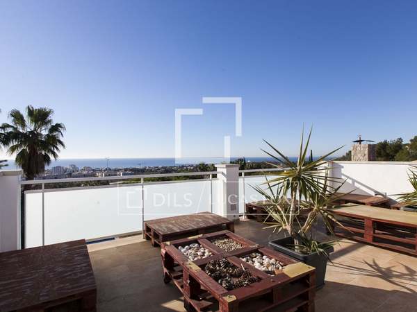 House with pool and sea views for sale in Vallpineda, Sitges