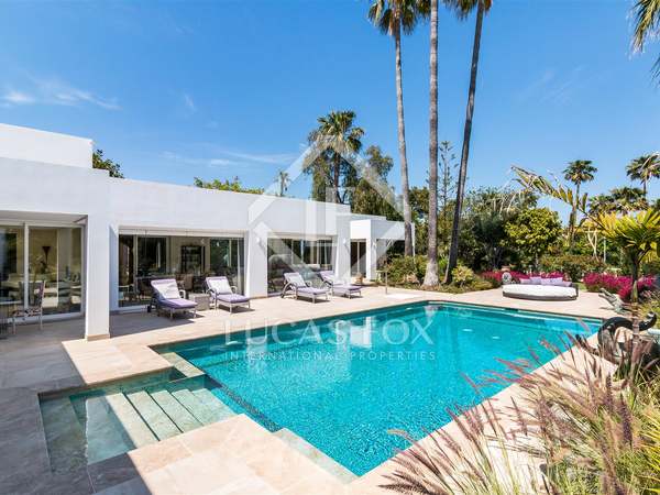 560m² house / villa for sale in New Golden Mile