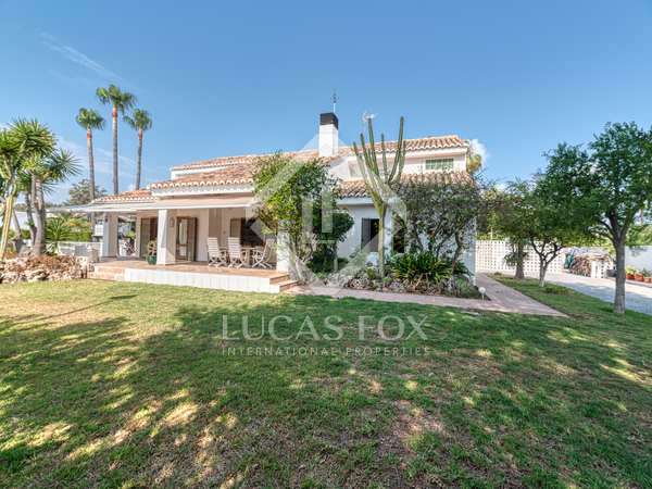 200m² house / villa with 621m² garden for sale in Playa Sagunto