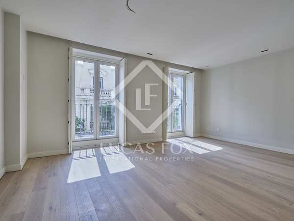 130m² apartment for sale in Almagro, Madrid