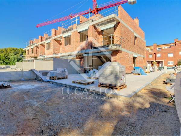 277m² house / villa with 238m² garden for sale in Urb. de Llevant