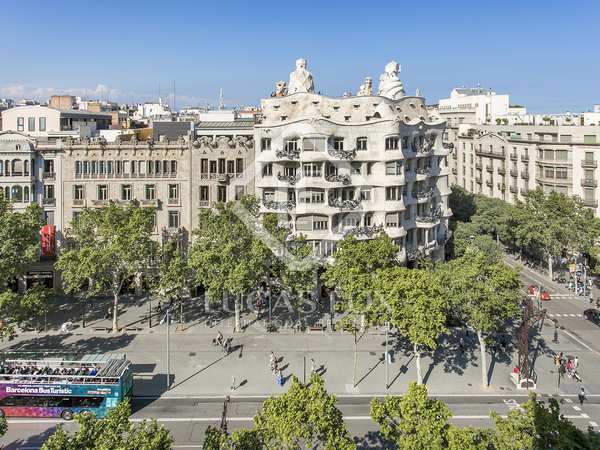 226m² apartment with 8m² terrace for sale in Eixample Right