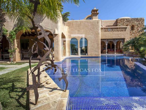 Casa / Vila de 376m&sup2; with 64m&sup2; terra&ccedil;o &agrave; venda em Moraira