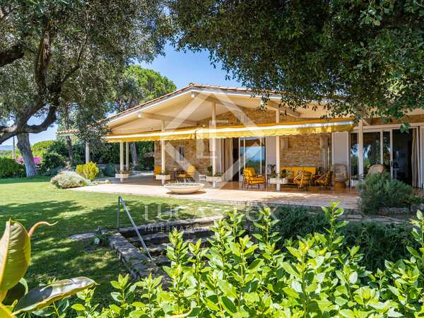 Villa con 3,500m² de jardín en venta en Sant Andreu de Llavaneres