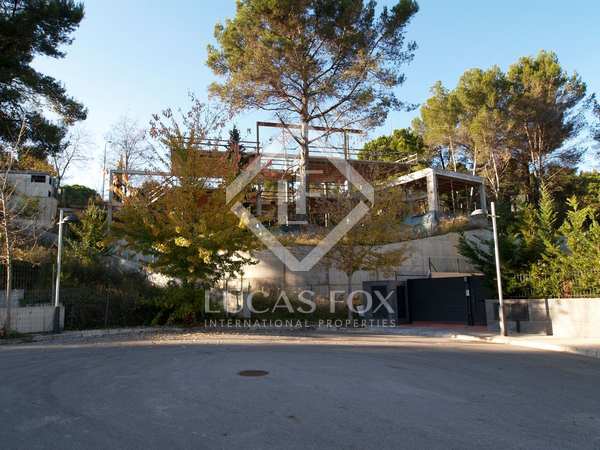 526m² house / villa with 814m² garden for sale in bellaterra