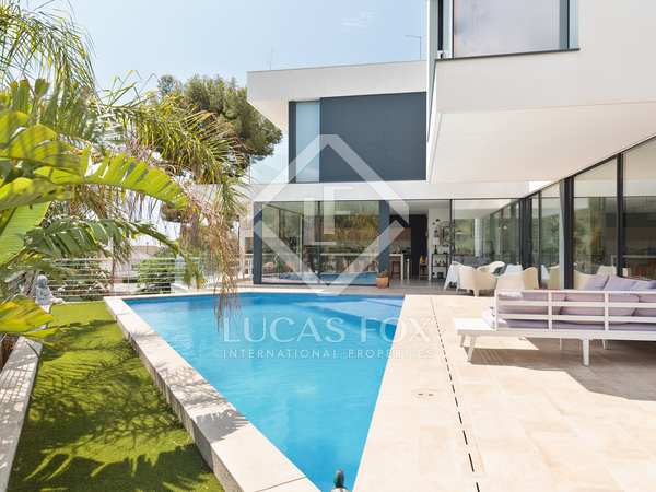 Villa van 407m² te koop in Montemar, Barcelona