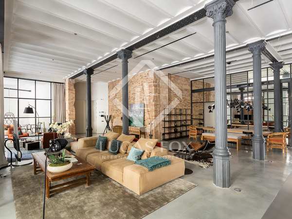 250m² loft with 30m² terrace for rent in Eixample Right