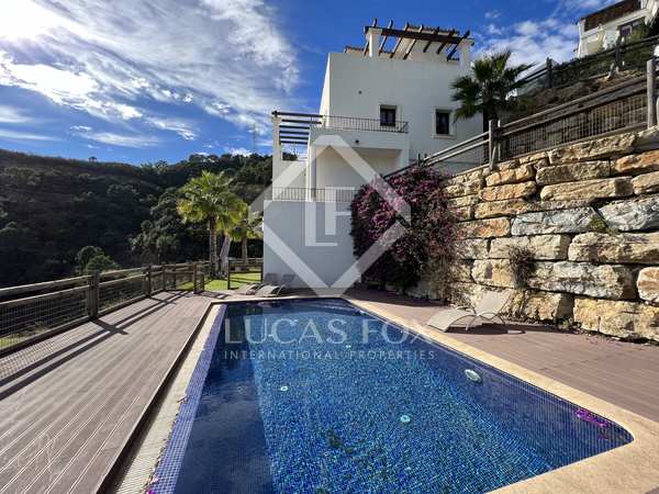 584m² house / villa for sale in Benahavís, Costa del Sol