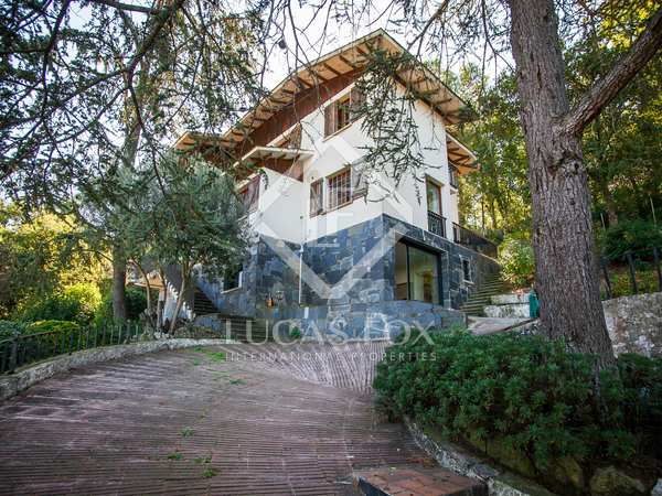 482m² house / villa with 95m² terrace for rent in Sant Cugat