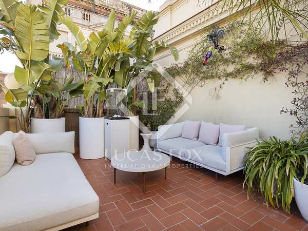 145m² penthouse with 50m² terrace for sale in Eixample Right