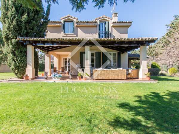 Maison / villa de 566m² a vendre à Pozuelo avec 2,000m² de jardin