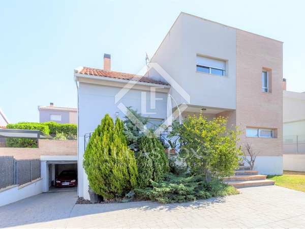 374m² house / villa for sale in Bétera, Valencia