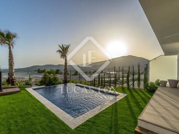 129m² house / villa with 27m² terrace for sale in Finestrat