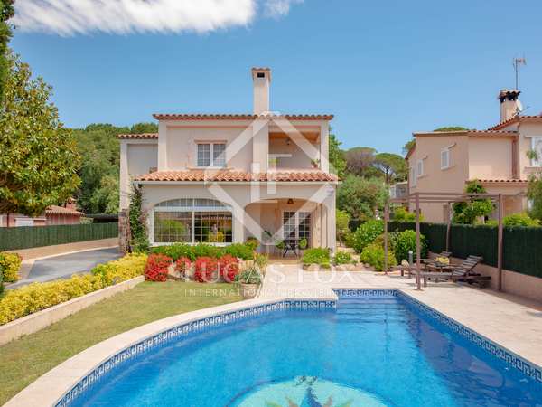 248m² house / villa for sale in Santa Cristina, Costa Brava