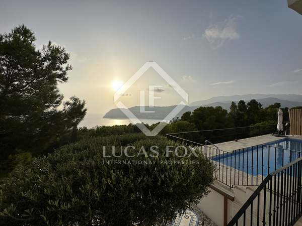 253m² house / villa for sale in Granada, Spain