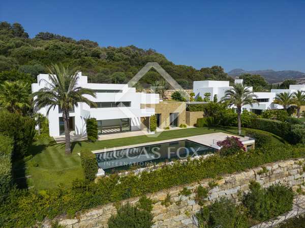 655m² house / villa with 82m² terrace for sale in Estepona