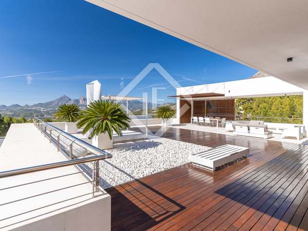 230m² takvåning med 234m² terrass till salu i Altea Town