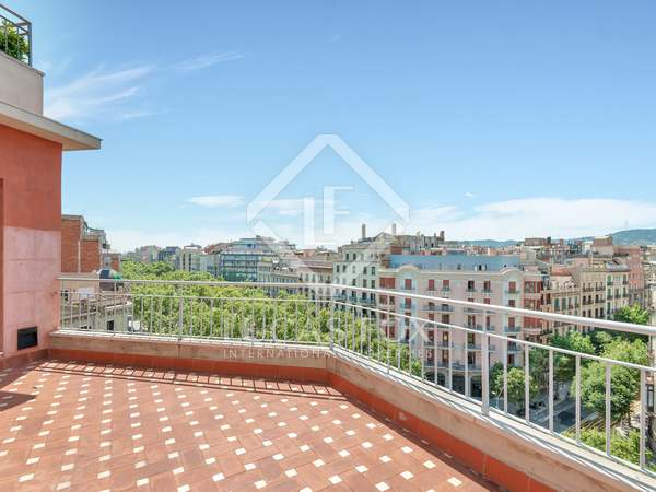 112m² penthouse with 18m² terrace for sale in Eixample Right