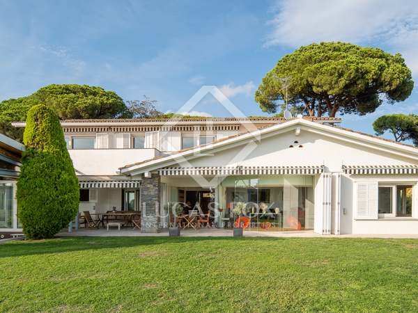 Villa van 770m² te koop met 2,000m² Tuin in Sant Andreu de Llavaneres