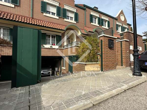 Villa van 250m² te koop in La Moraleja, Madrid