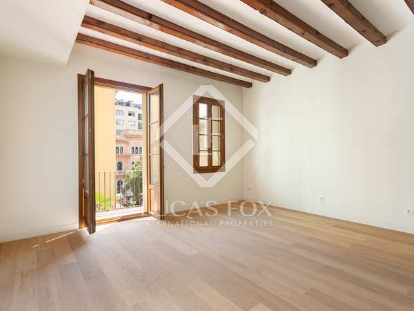 158m² apartment with 12m² terrace for sale in Eixample Right