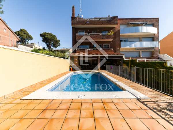 360m² house / villa with 372m² garden for sale in Gavà Mar