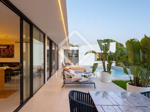 Дом / вилла 338m² на продажу в Кабрильс, Барселона
