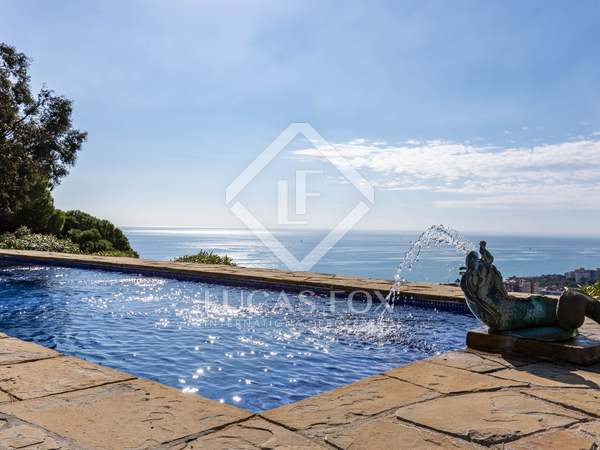 302m² house / villa with 3,660m² garden for sale in Caldes d'Estrac