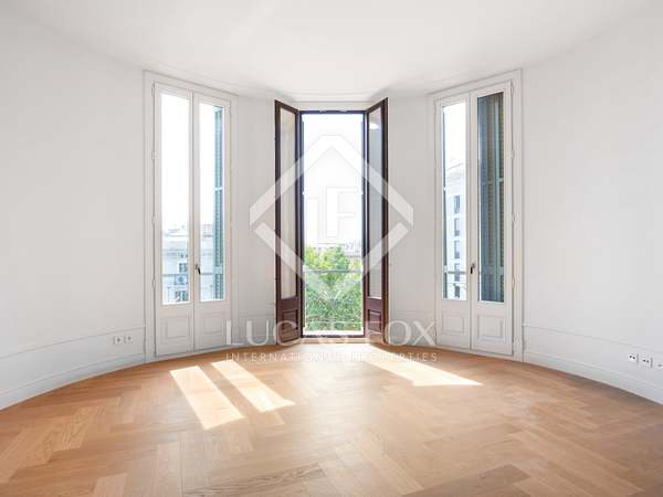 Piso de 141m² con 6m² terraza en venta en Eixample Derecho