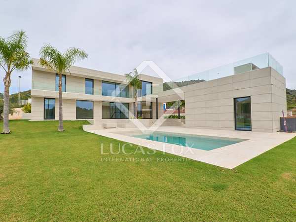 390m² house / villa with 1,129m² garden for rent in Los Monasterios