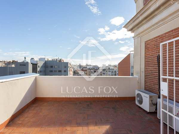 172m² penthouse with 16m² terrace for sale in Eixample Left