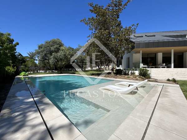 Villa van 1,027m² te koop in La Moraleja, Madrid