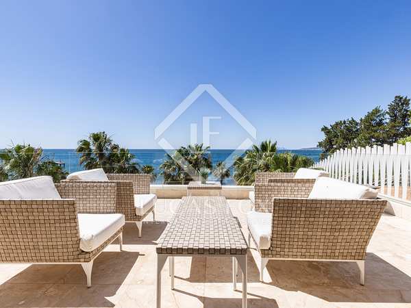 194m² apartment with 78m² terrace for sale in Estepona Puerto